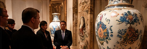 Porcelánvázák a kiállításon